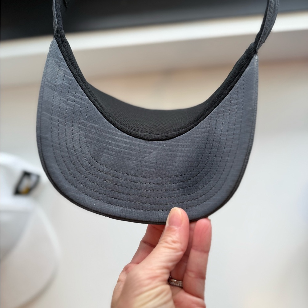 Under Armour Dark Gray Visor with Red/orange Emblem youth Velcro back - Picture 3 of 6